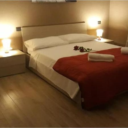 Hotel Elena 1 Self Check-In ปาร์มา ภายนอก รูปภาพ